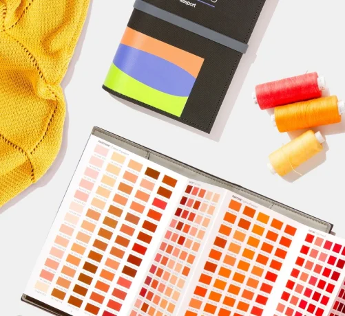 fhic200a-pantone-fashion-home-and-interiors-portable-cotton-swatches-passport-1_1